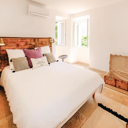 Three-bedroom Holiday In
